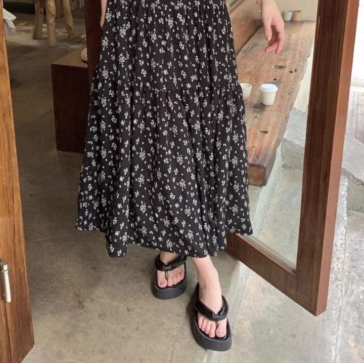 大人ワンピース ロング 小花柄ティアードロングワンピース