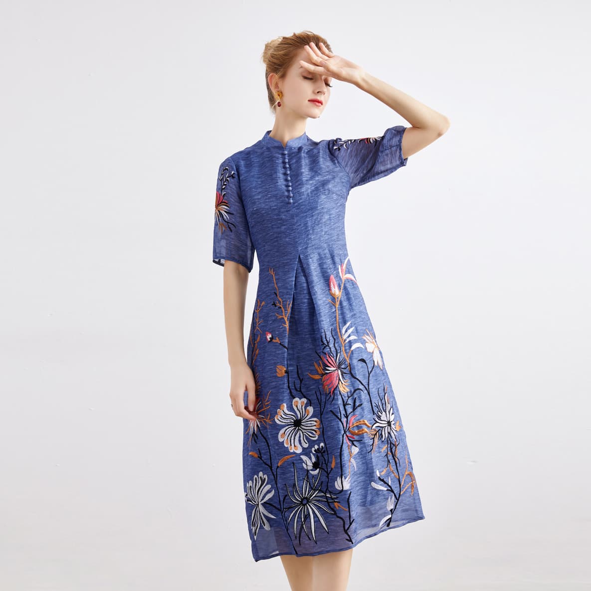 大人ワンピース ロング 花刺繍入りスタンドカラーワンピース