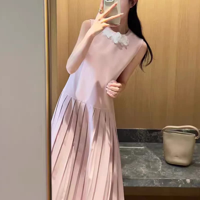 大人ワンピース ロング 花飾りプリーツノースリーブロングワンピース